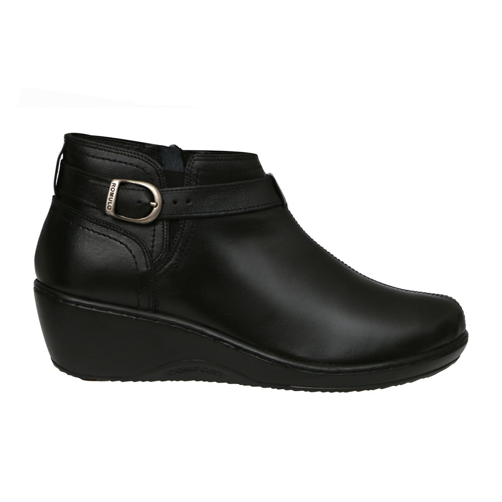 Botín ergonómico negro de Calzado Rómulo Bogotá | Zapatos Ergonómicos, con diseño sofisticado, hebilla ajustable, plataforma cómoda y suela antideslizante. Perfecto para estilo y comodidad diaria.