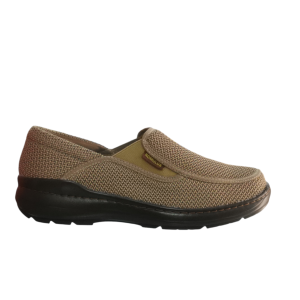Zapato ergonómico estilo mocasín en color beige con tejido transpirable y suela resistente, ideal para comodidad y uso casual Calzado Rómulo Bogotá | Zapatos Ergonómicos