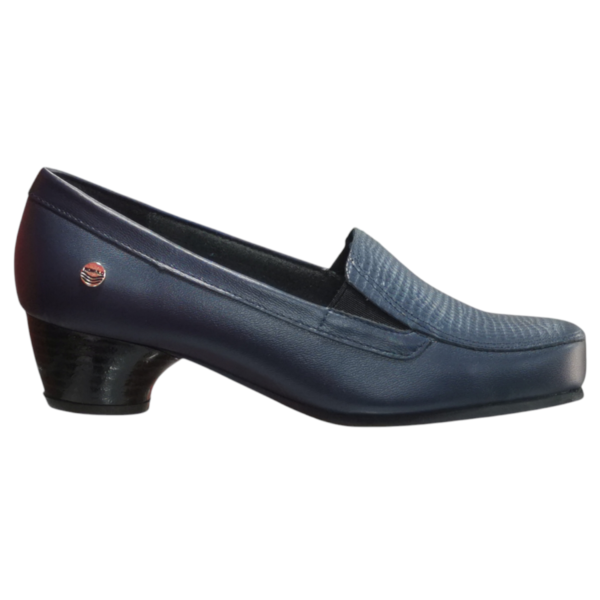 Zapato ergonómico de tacón bajo de Calzado Romulo Bogota | Zapatos Ergonomicos, en color azul, con diseño clásico y detalle texturizado, ideal para brindar elegancia y comodidad durante largas jornadas.