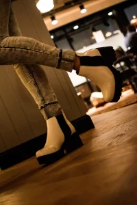 Descubre las tendencias en zapatos 2025 y cómo combinar Calzado Rómulo, hecho en [país/ciudad], para un estilo cómodo y sofisticado.